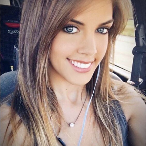 Meet your Posher, Beth - Picture 3 of 4